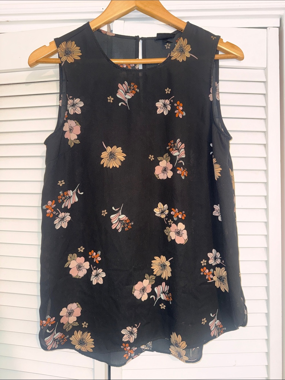 Who What Wear Black Sleeveless Floral Camisole with Pink and Yellow Blooms - M